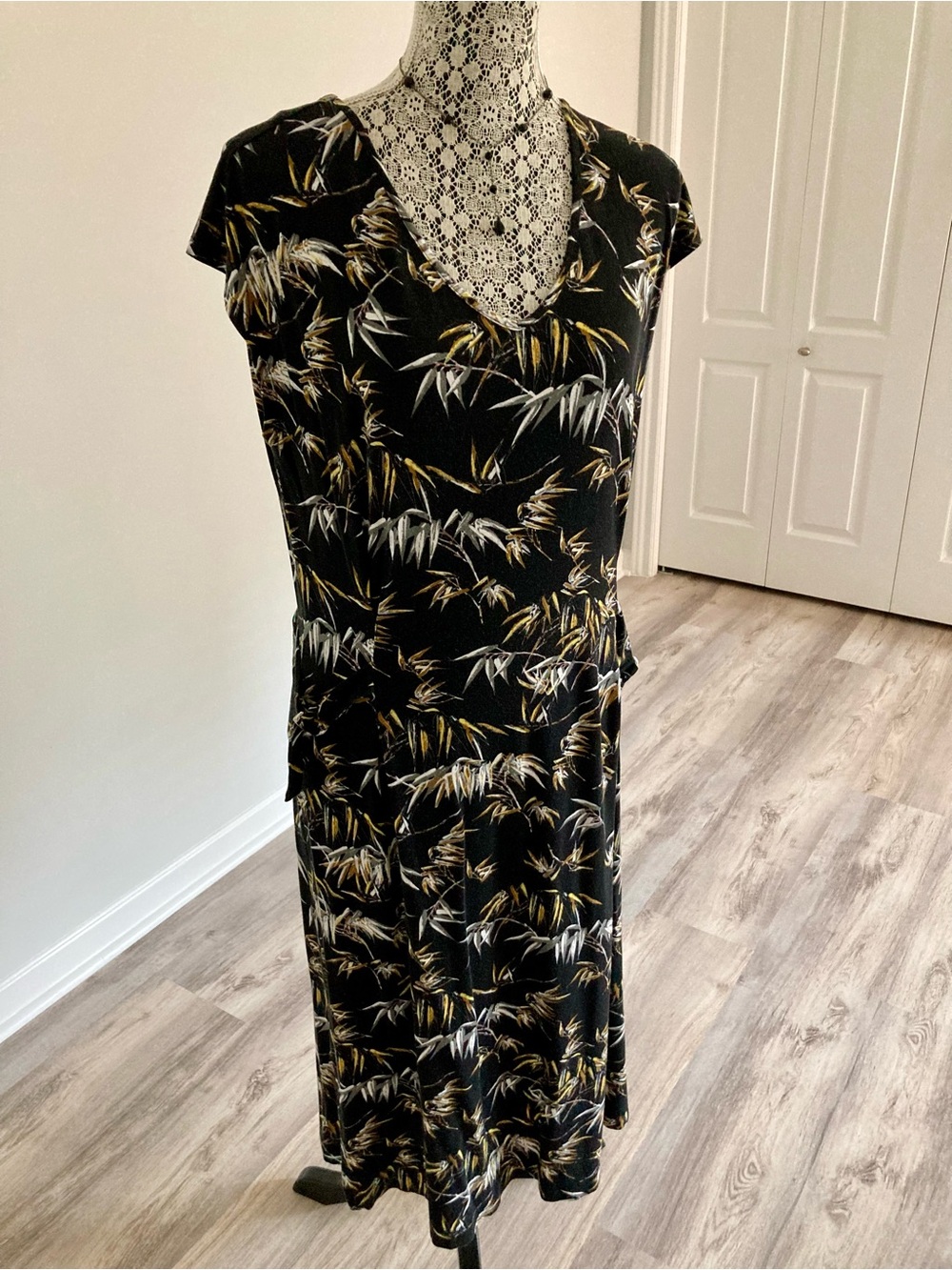 Black Gold & Silver Palm- Print V-Neck Casual Maxi Dress with Side Slits